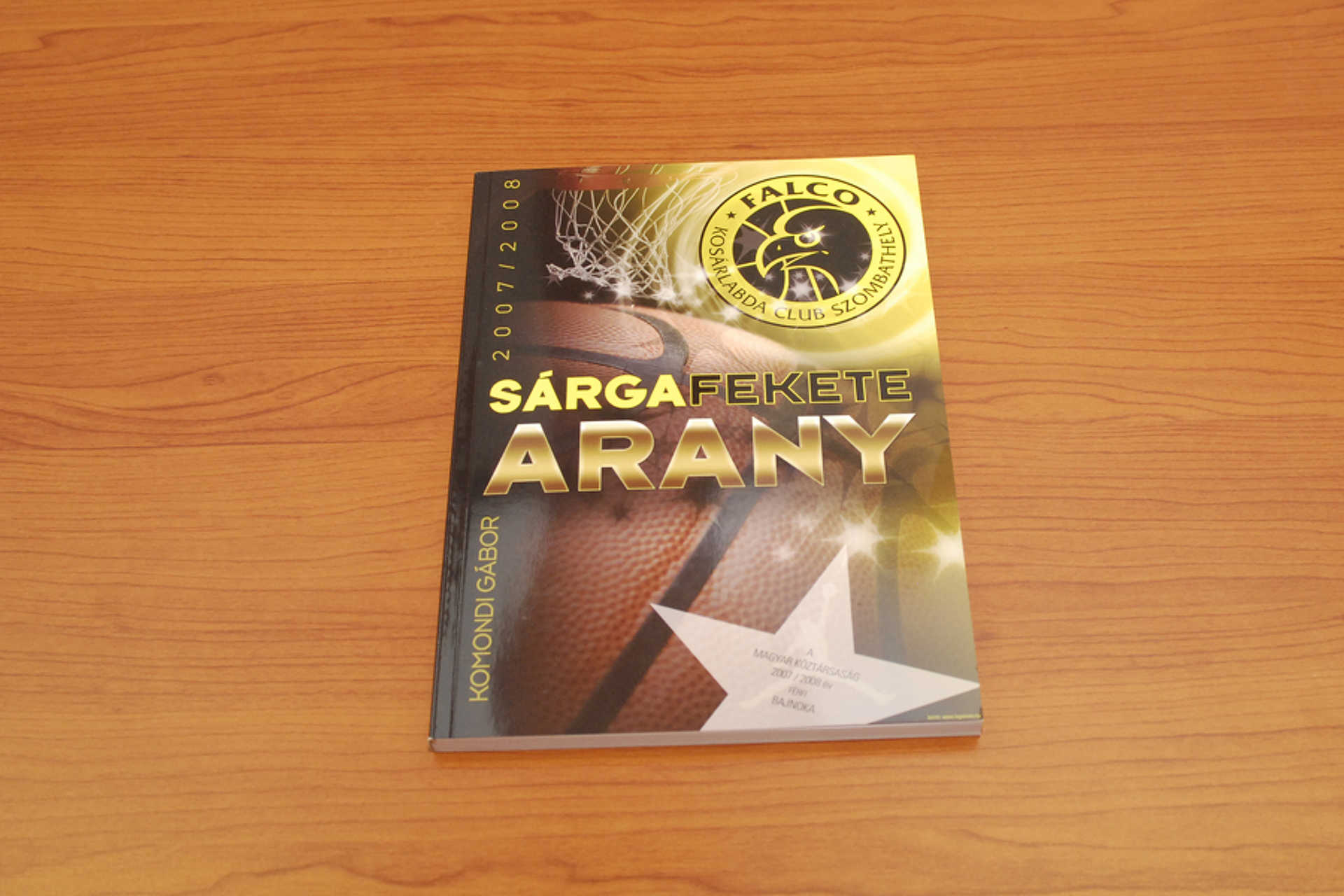 Sárgafekete Aranykönyv 1100,-