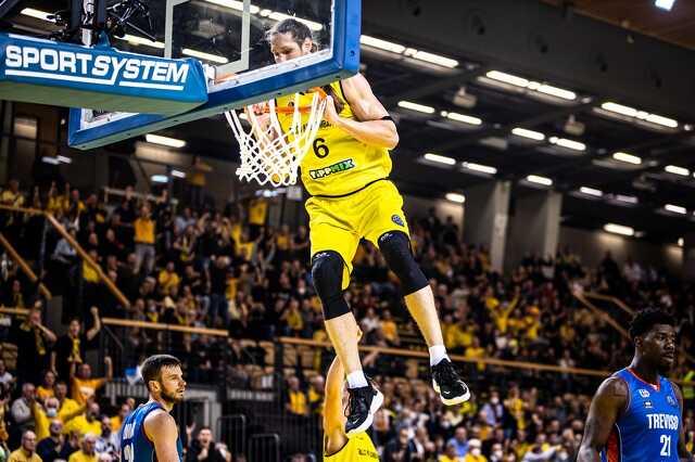 Keller Ákos