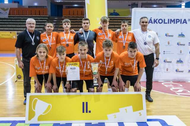 A szombathelyi Zrínyi Ilona Általános Iskola futsalosaié az ezüstérem