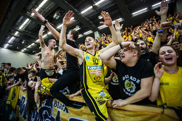 Ünneplés a Falco-Körmend után