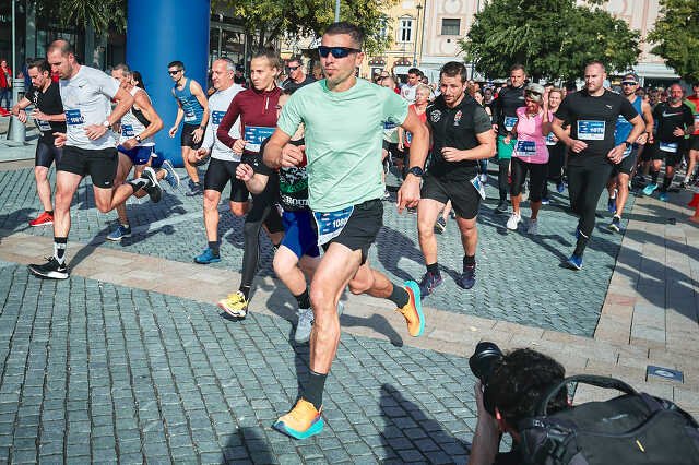 Ébredj Szombathely! Fut a város