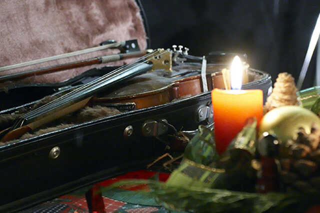 Zenés Advent