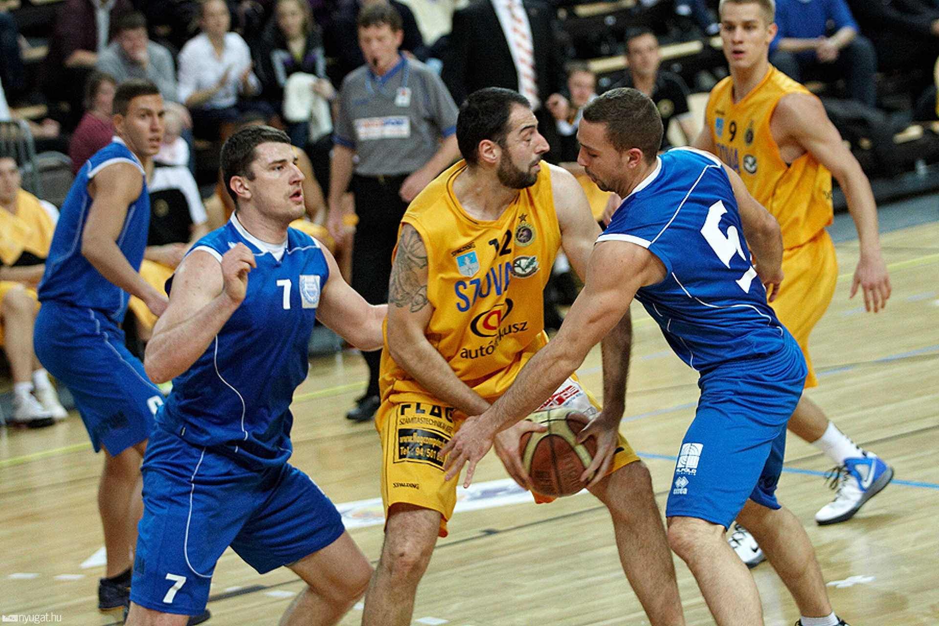 Falco SZOVA KC Szombathely-Factum Sport Debrecen kosárlabda-mérkőzés