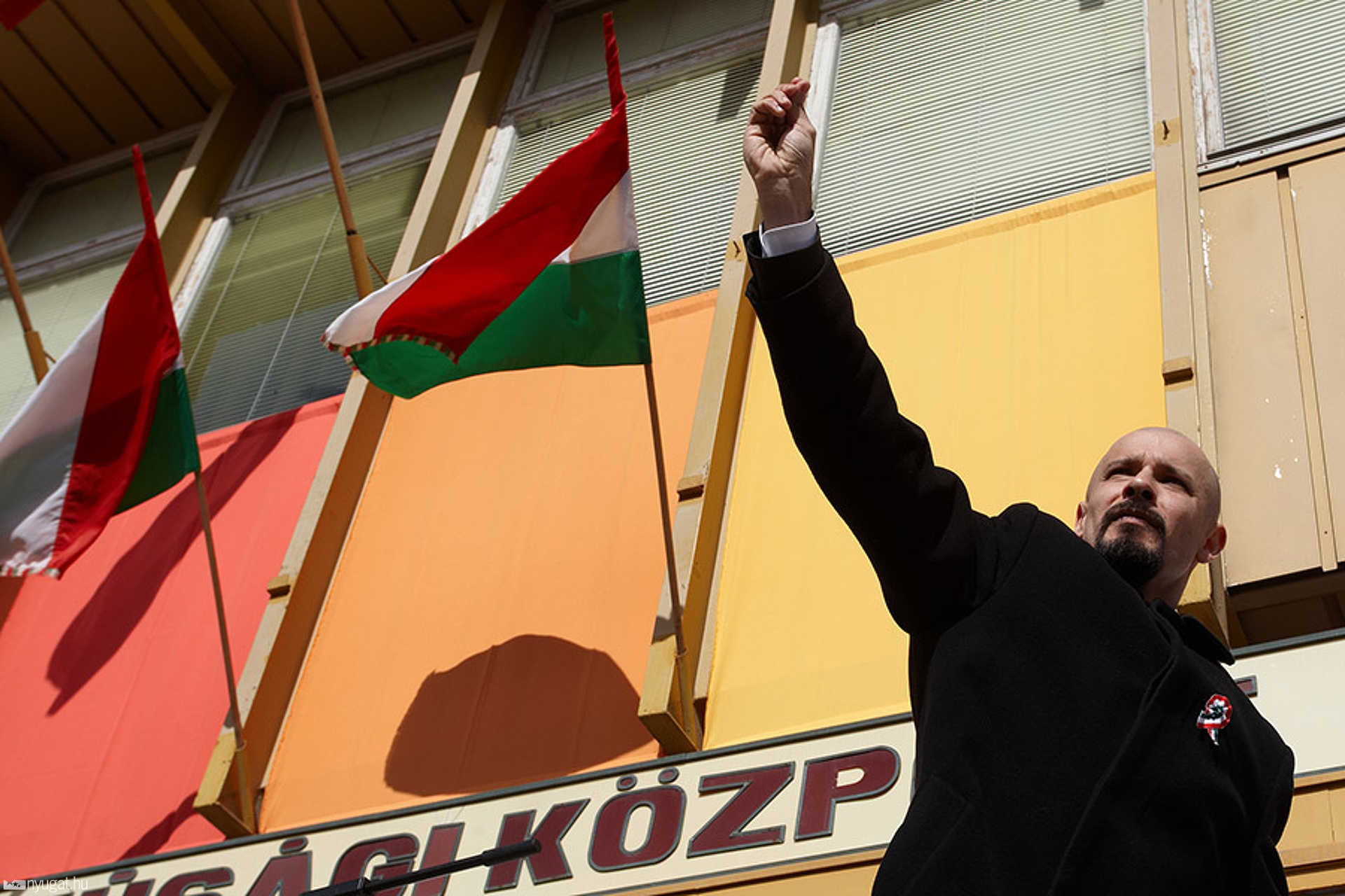 Kelemen Zoltánnal szavalta a tömeg a Nemzeti dalt