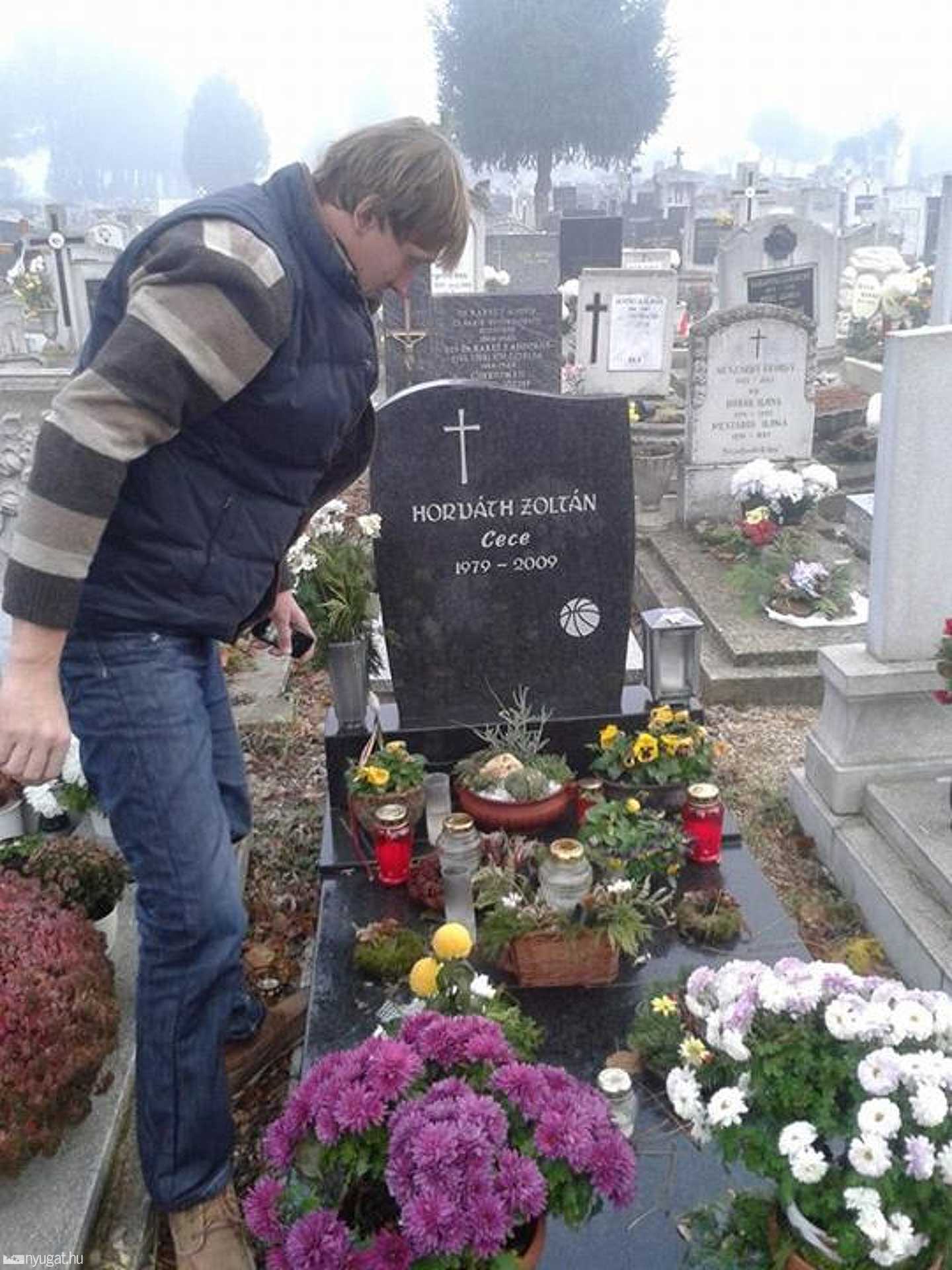 Arnas Kazlauskas Horváth Zoltán sírjánál